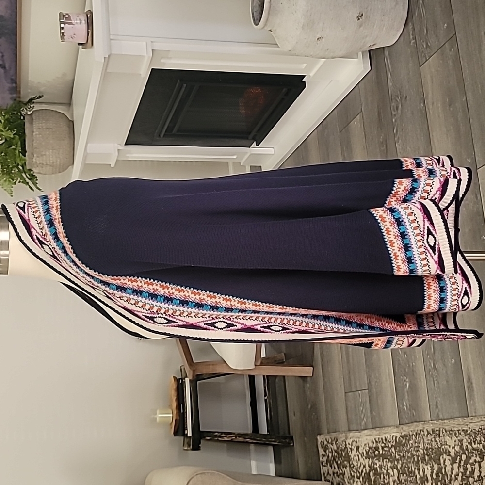 Crown & Ivy Aztec Print Open Front Border Cape/Ca… - image 4